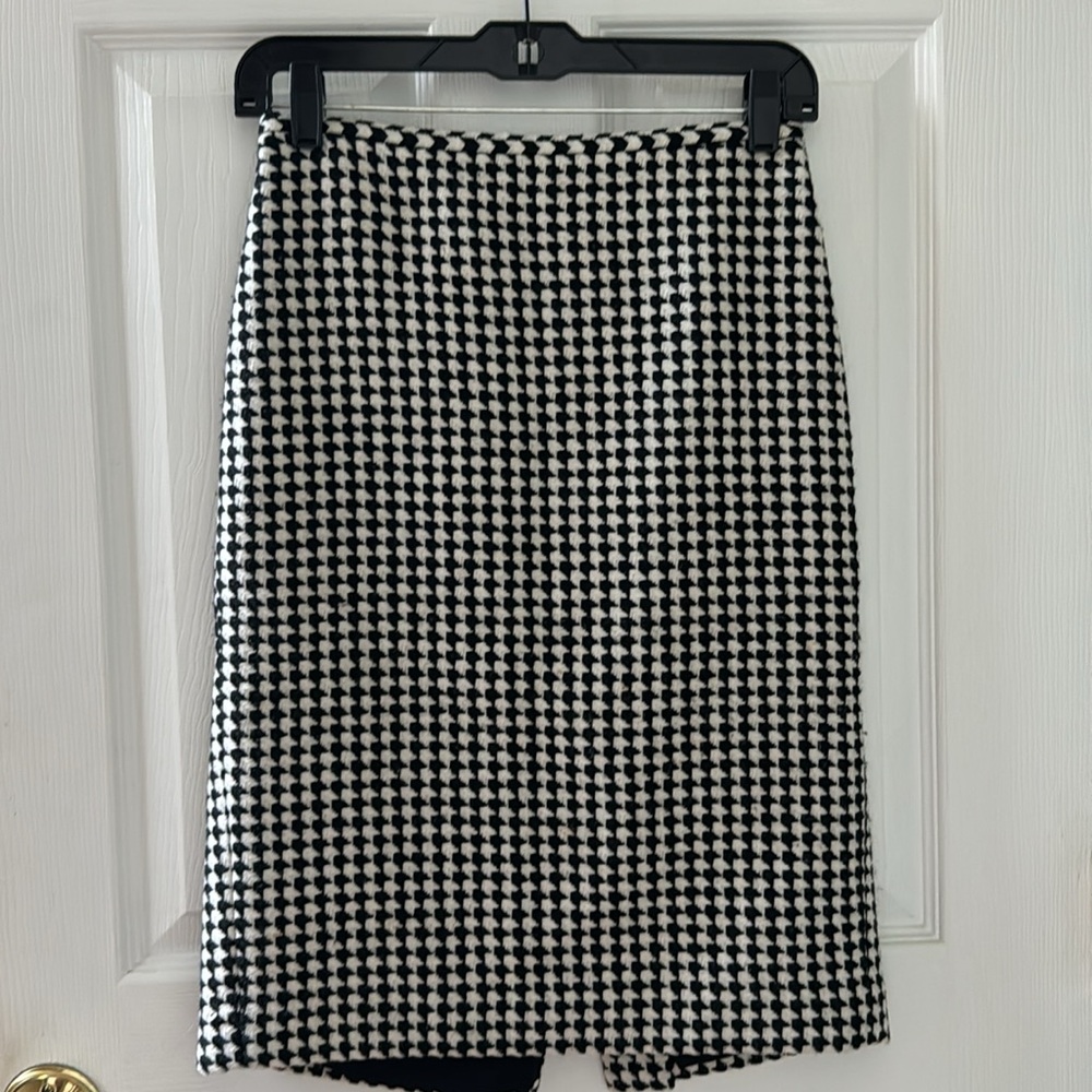 Ann Taylor Loft Skirt size 0 - Picture 2 of 5